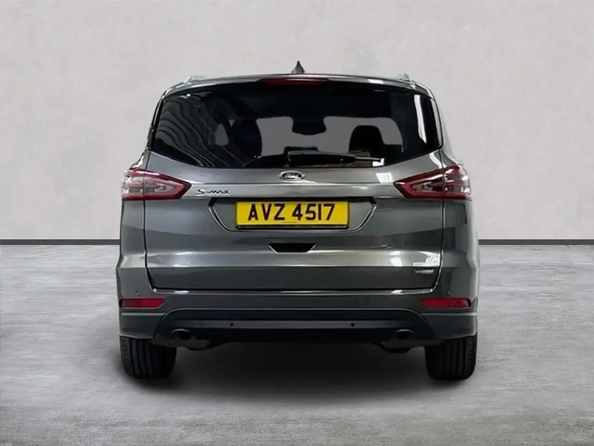 Used Ford S-MAX Titanium 190 HP (139 kW) 2023 Grey MPV