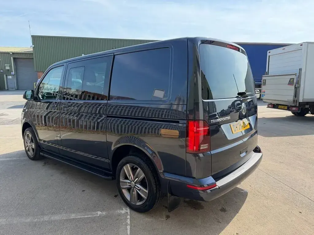 Used VW Transporter Highline 201 HP (147 kW) 2024 Blue Van