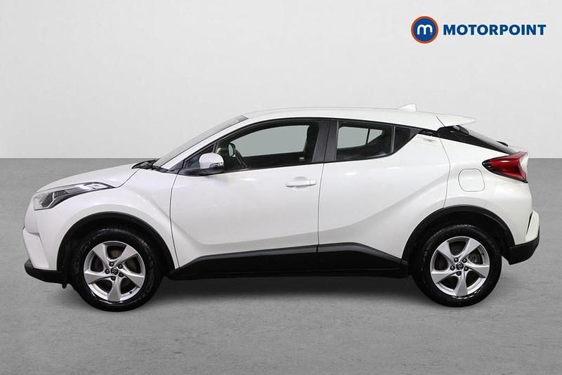 Used Toyota C-HR 116 HP (85 kW) 2018 White SUV