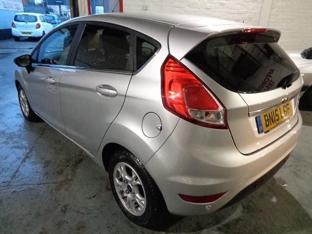 Used Ford Fiesta Titanium 95 HP (69 kW) 2015 Silver Hatchback