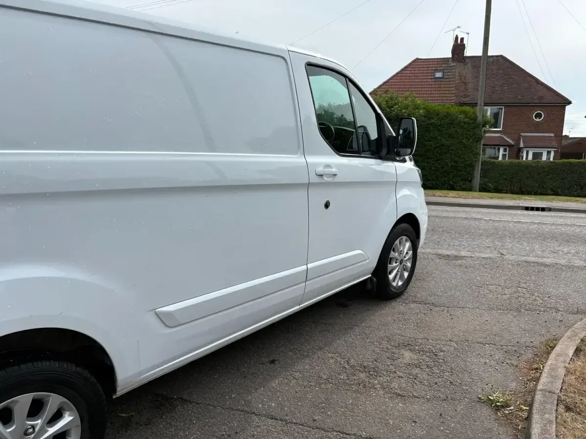 Used Ford Transit Custom Limited 136 HP (100 kW) 2022 White Van