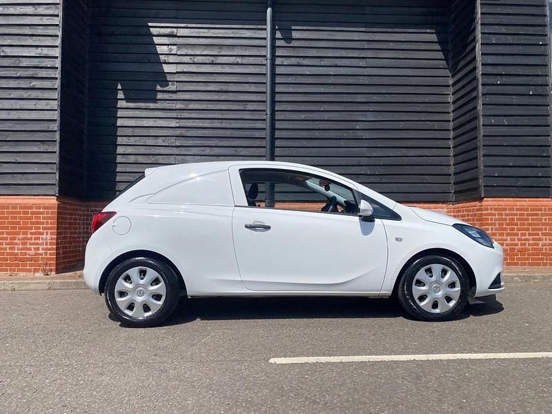 Used Vauxhall Corsa 95 HP (69 kW) 2018 White Van
