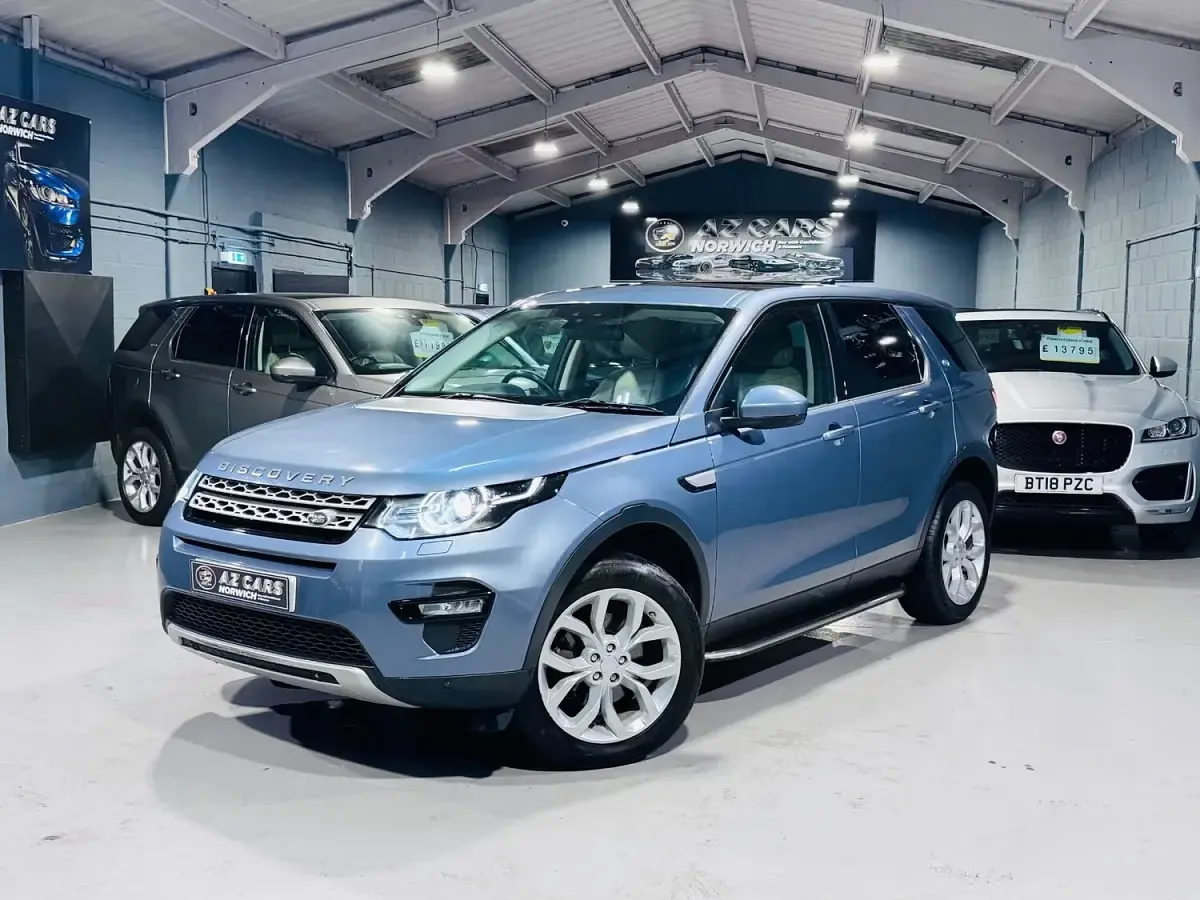 Second-hand Land Rover Discovery Sport HSE 180 CP (132 kW) 2019 Albastru SUV