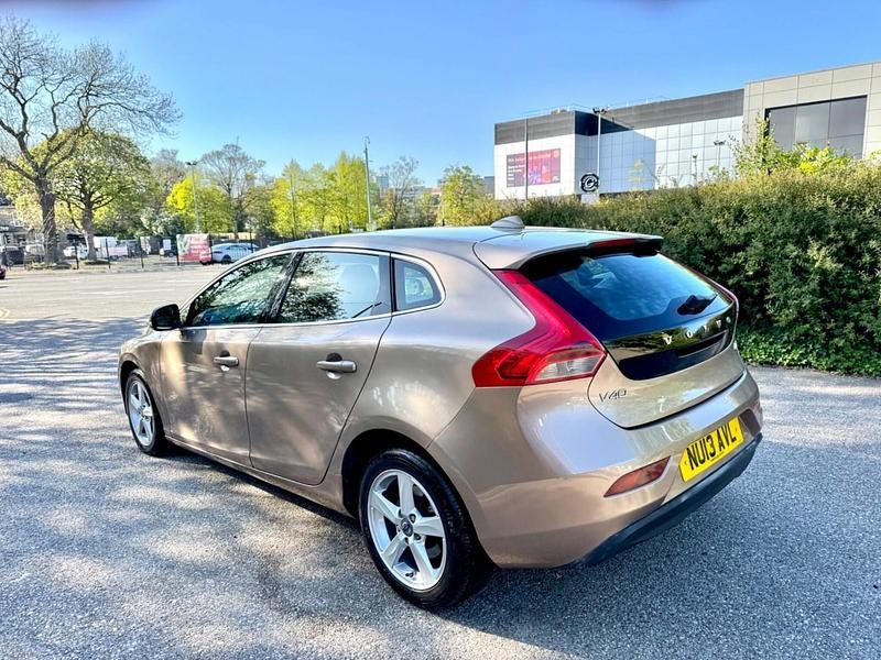 Begagnad Volvo V40 SE 2013 Brun Halvkombi