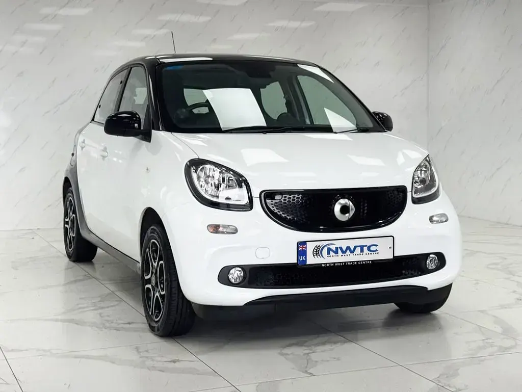 Used Smart ForFour Premium 71 HP (52 kW) 2015 White Hatchback