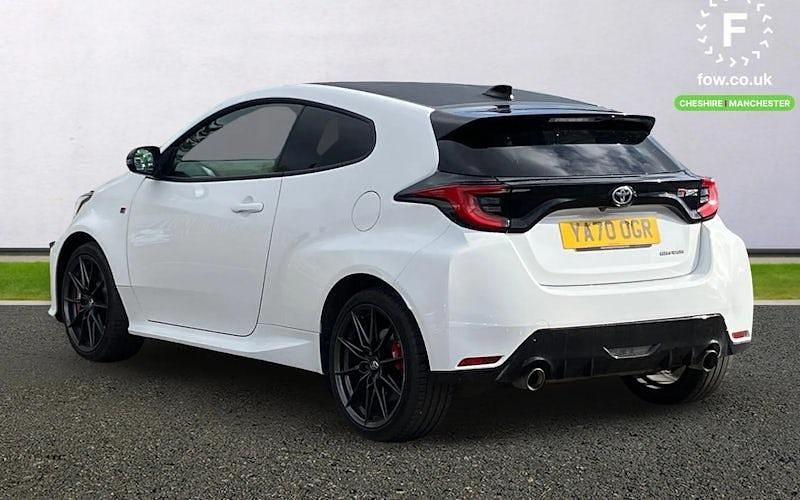 Usado Toyota Yaris 272 HP (200 kW) 2021 Branco Citadino