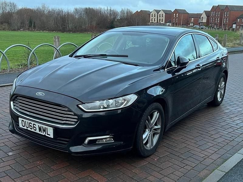 Used Ford Mondeo Zetec 160 HP (117 kW) 2016 Black Hatchback
