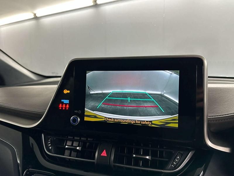 Used Toyota C-HR 122 HP (89 kW) 2023 White SUV