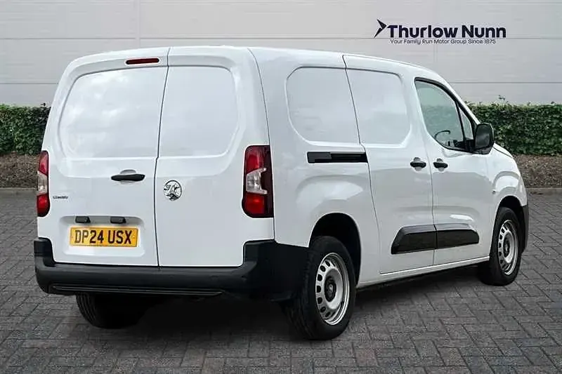 Second-hand Vauxhall Combo S 100 CP (73 kW) 2024 Alb Monovolum
