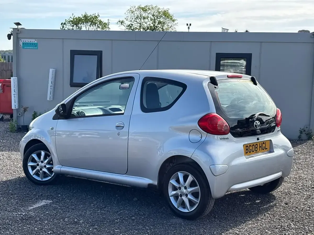 Used Toyota Aygo Platinum 67 HP (49 kW) 2008 Silver Hatchback