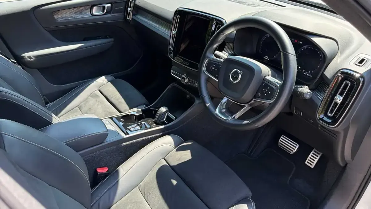 Used Volvo XC40 R-Design 163 HP (119 kW) 2021 White SUV