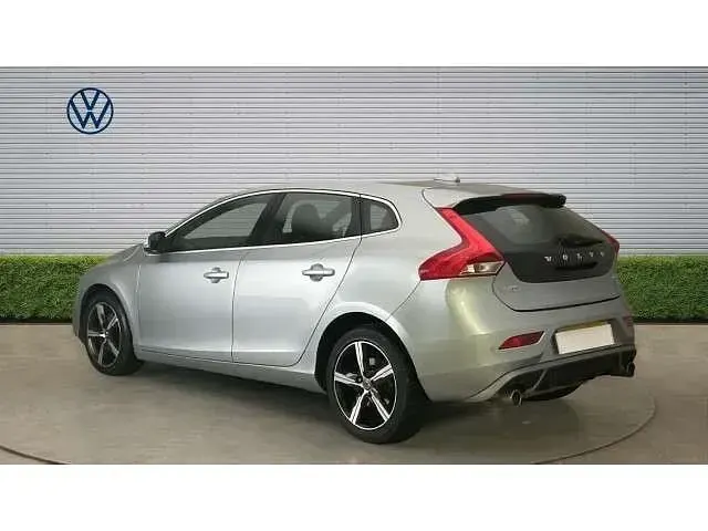 Begagnad Volvo V40 R-Design 122 HK (89 kW) 2018 Silver Halvkombi