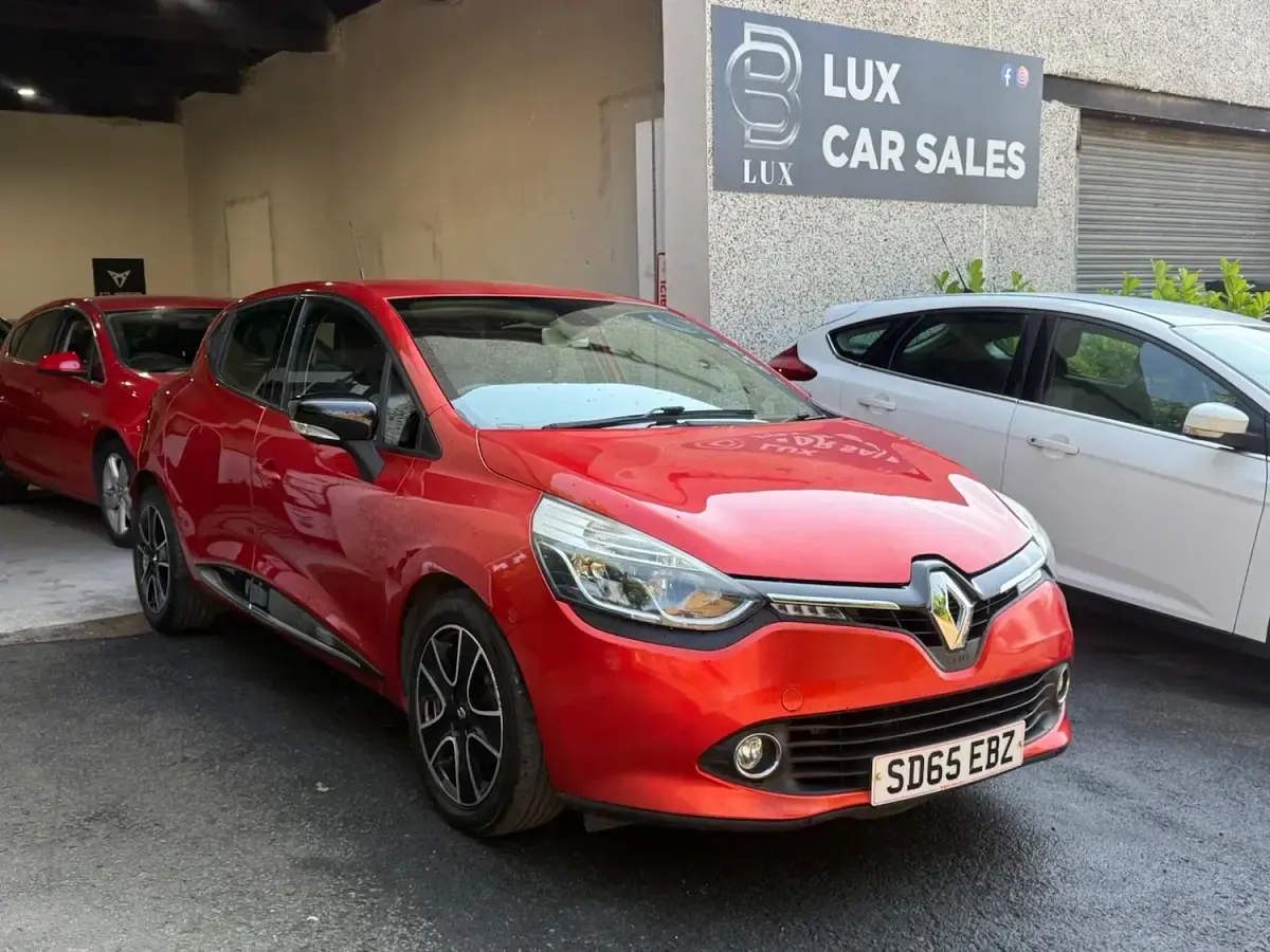 Used Renault Clio Dynamique 75 HP (55 kW) 2015 Red Hatchback