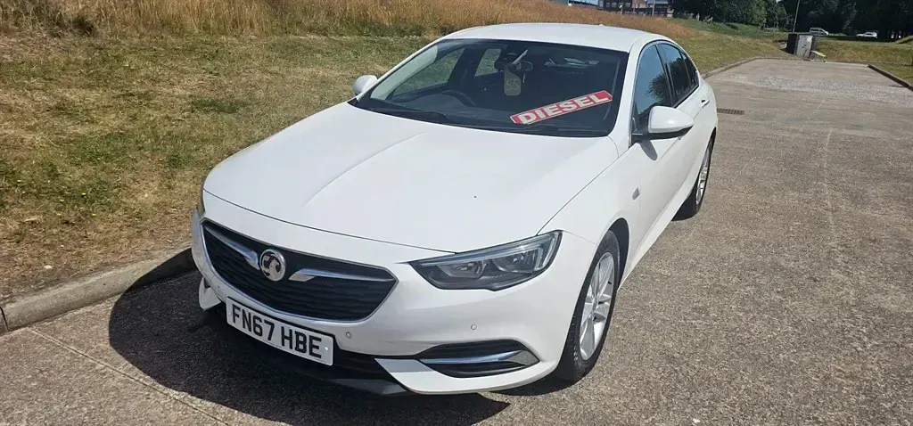 Used Vauxhall Insignia Sport 167 HP (122 kW) 2017 White Hatchback
