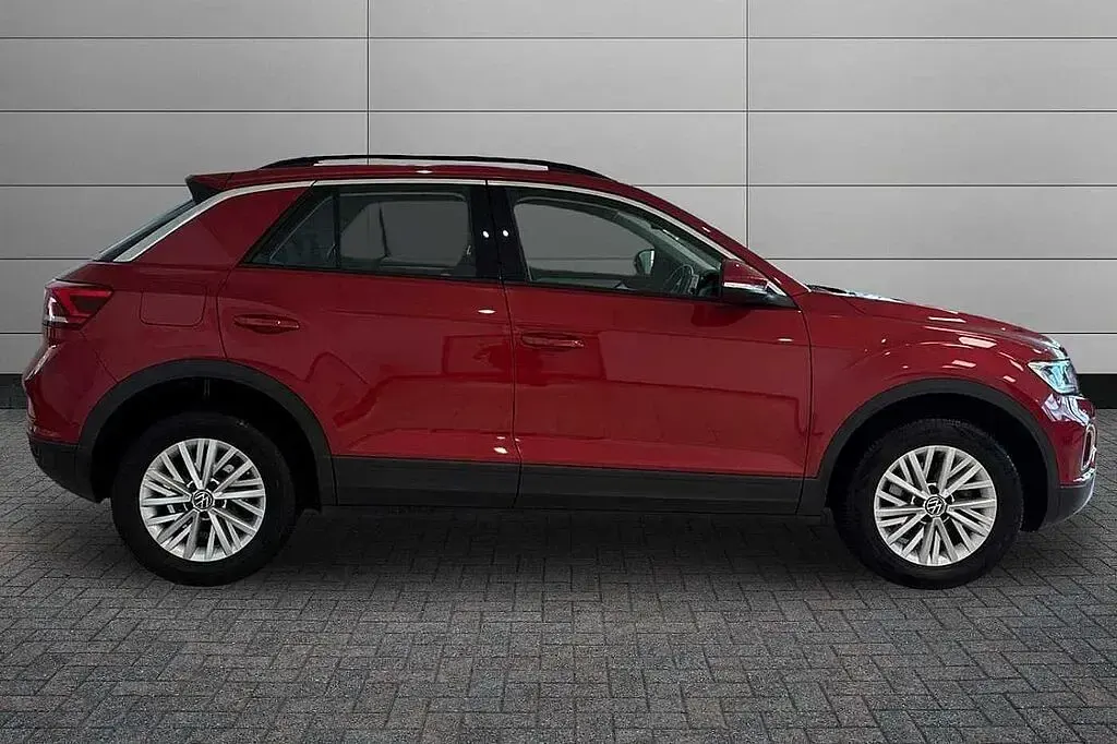 Used VW T-Roc Life 110 HP (80 kW) 2022 Red SUV