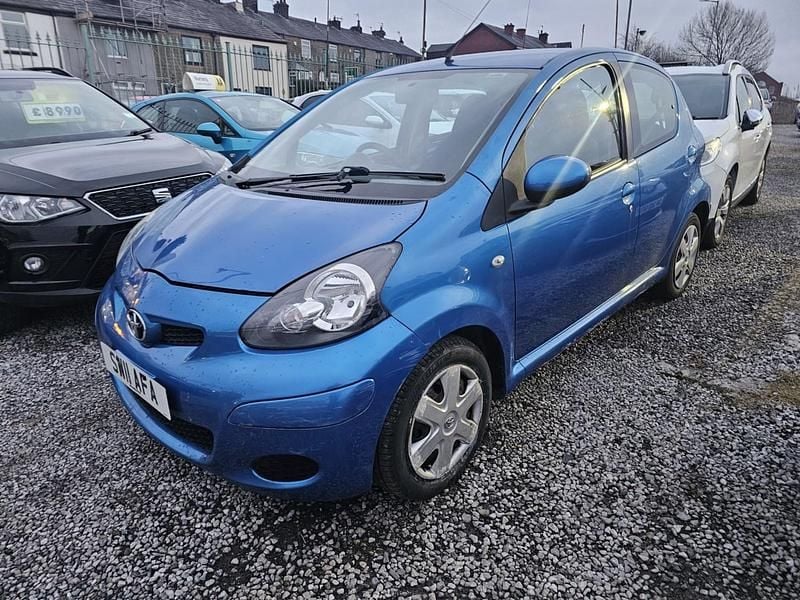 Used Toyota Aygo 68 HP (50 kW) 2011 Blue Hatchback