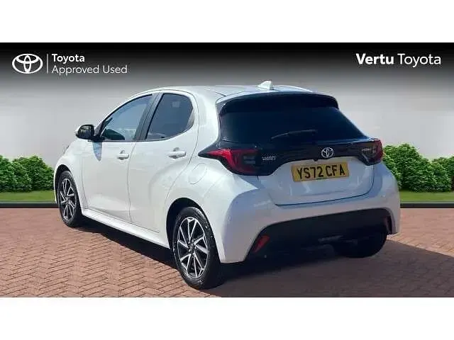 Used Toyota Yaris Hybrid Design 113 HP (83 kW) 2023 White Hatchback