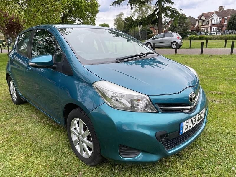 Blue Used 2013 Toyota Yaris Hatchback | £3,490 (Good price) - Image 1/4