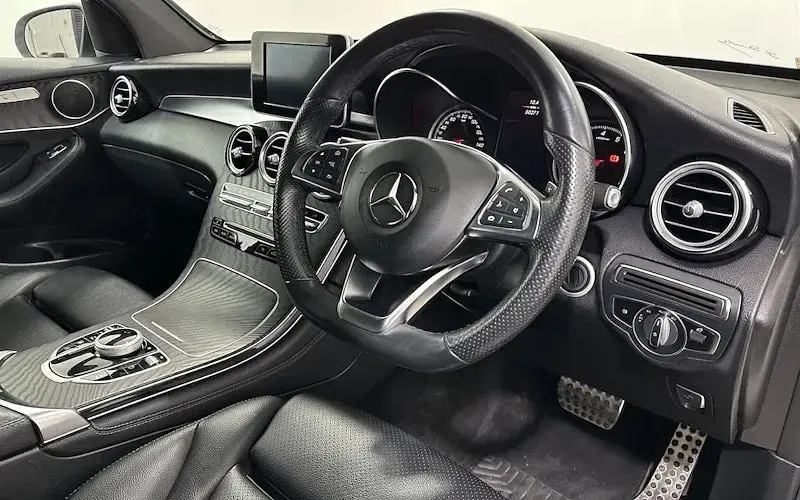 Used Mercedes GLC250 AMG 211 HP (155 kW) 2019 White SUV