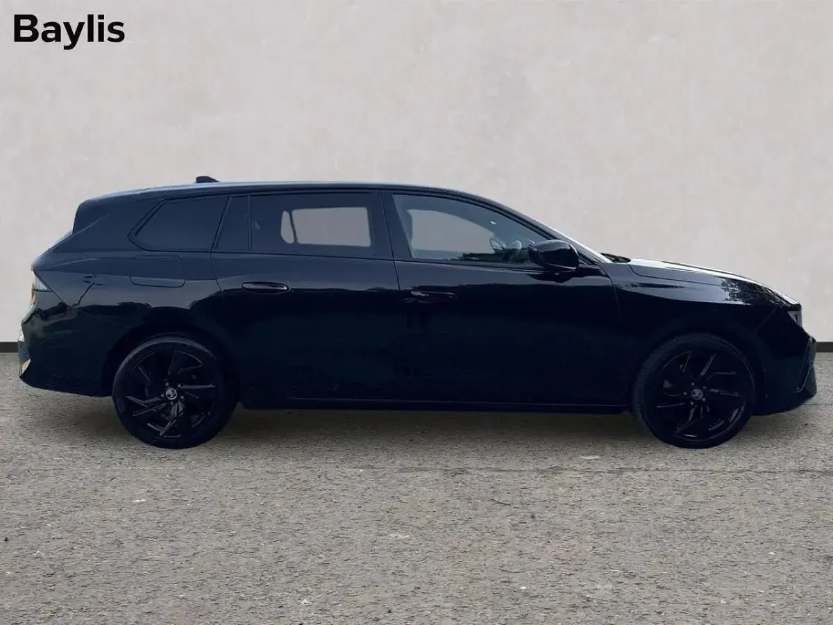 Used Vauxhall Astra S 128 HP (94 kW) 2023 Black Estate