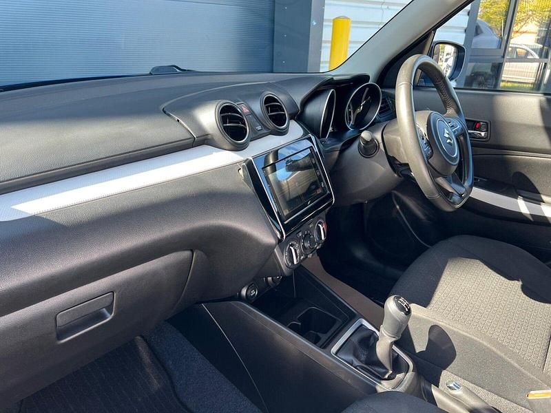 Begagnad Suzuki Swift SZ-L 2022 Halvkombi