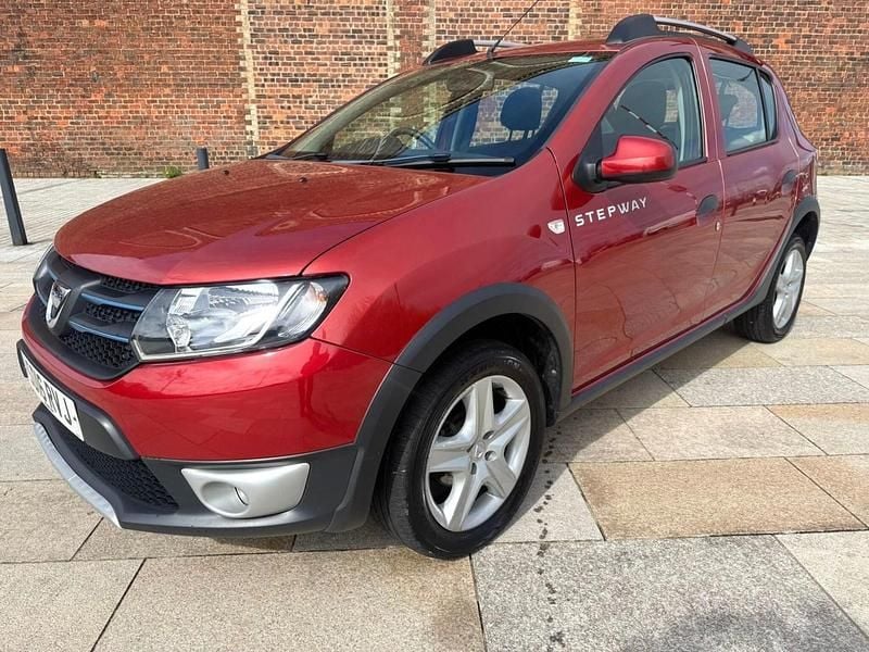 Used Dacia Sandero Lauréate 90 HP (66 kW) 2016 Red Hatchback