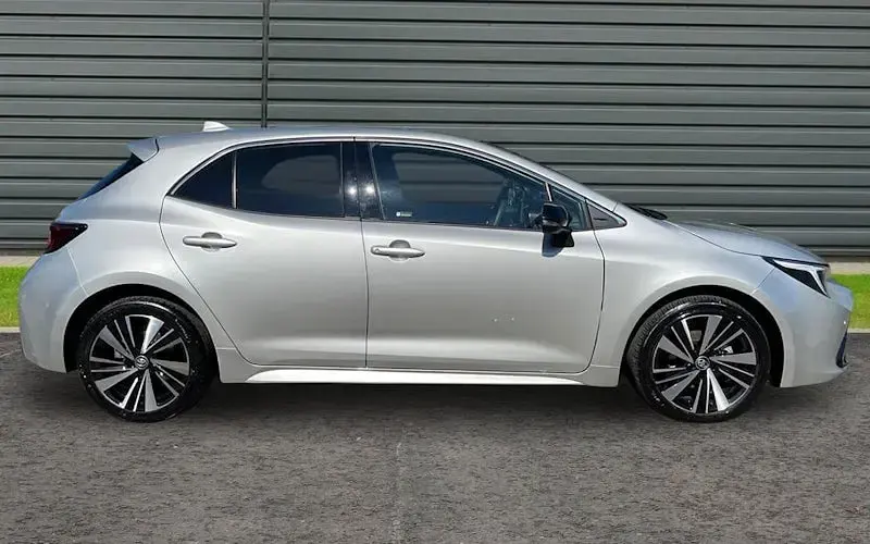 Used Toyota Corolla Design 140 HP (102 kW) 2025 Silver Hatchback
