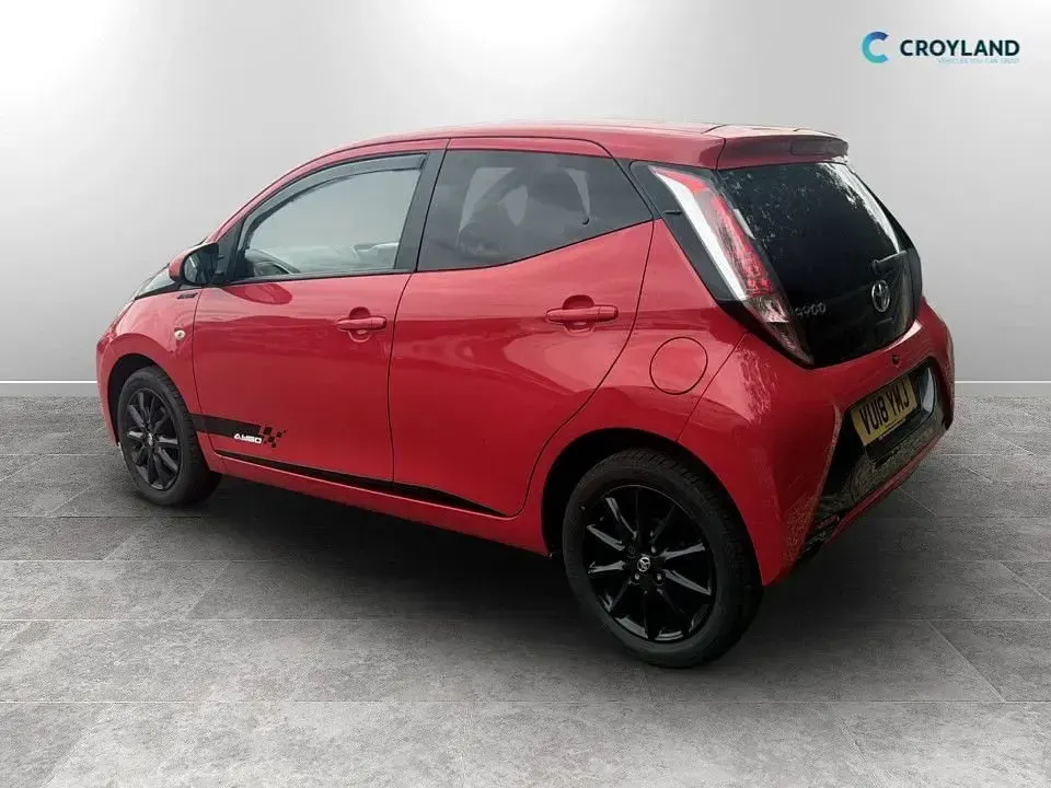 Used Toyota Aygo x-style 68 HP (50 kW) 2018 Red Hatchback