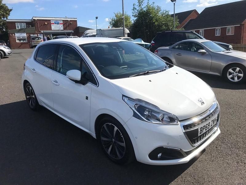 Usado Peugeot 208 S 100 HP (73 kW) 2019 Branco Citadino