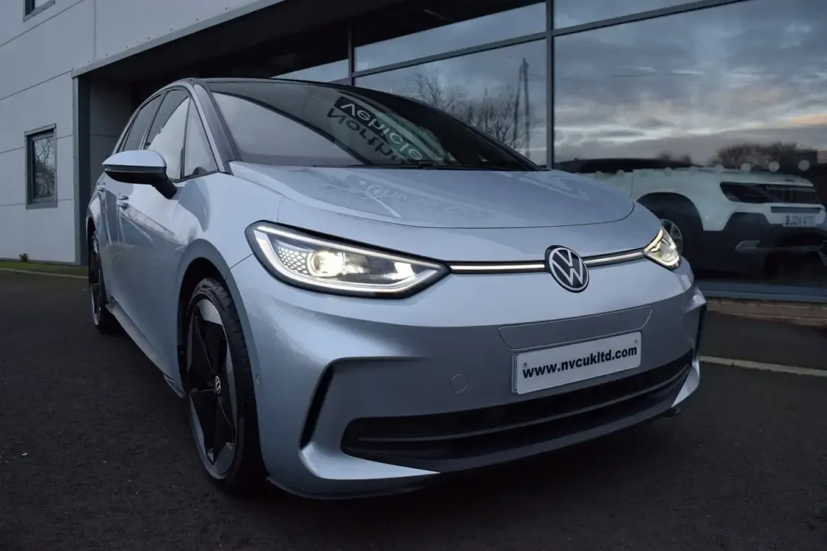 Begagnad VW ID.3 Pro 150 kW (204 HK) 2024 Silver Halvkombi