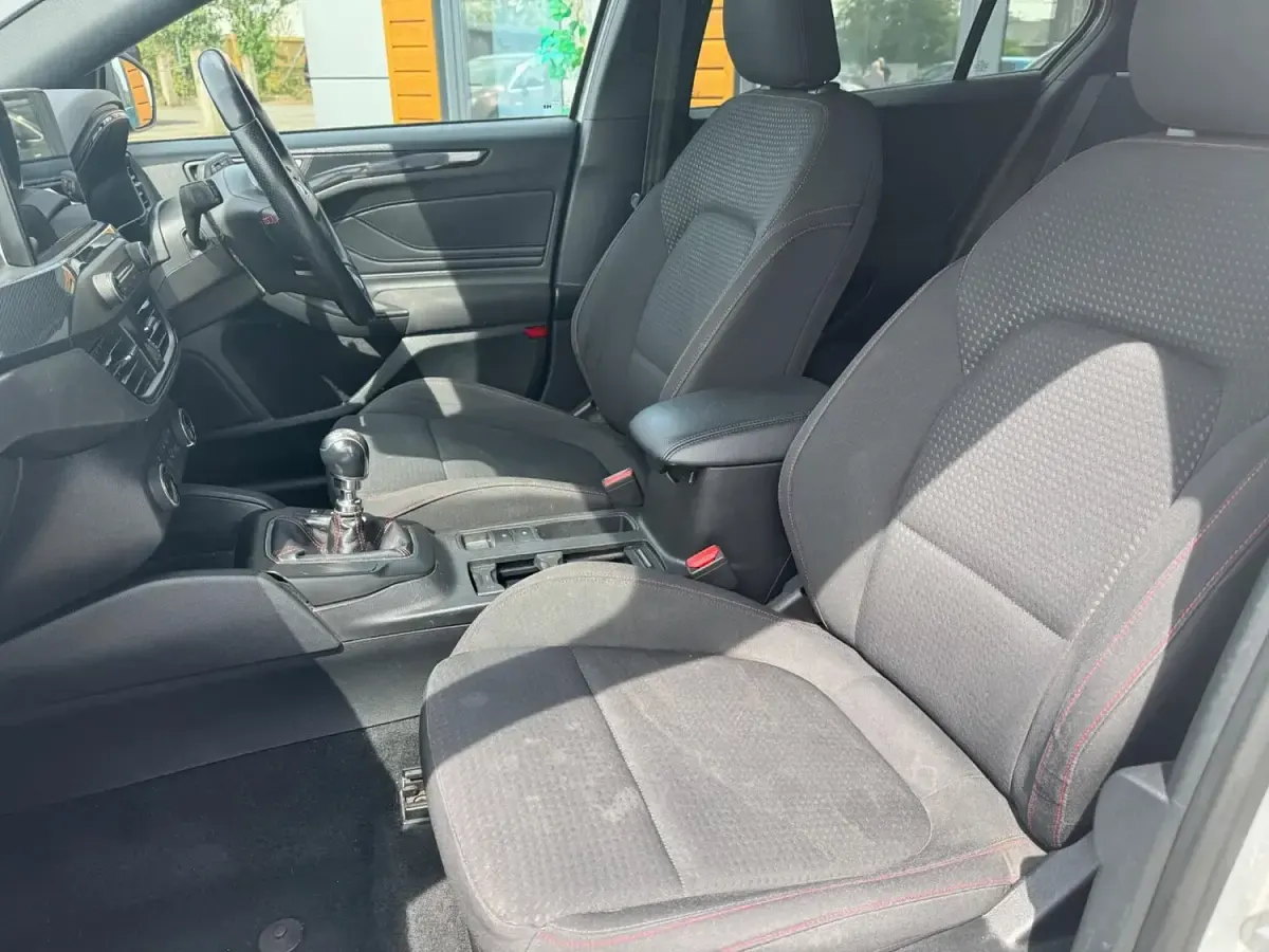 Used Ford Focus ST-Line 125 HP (91 kW) 2019 Silver Hatchback