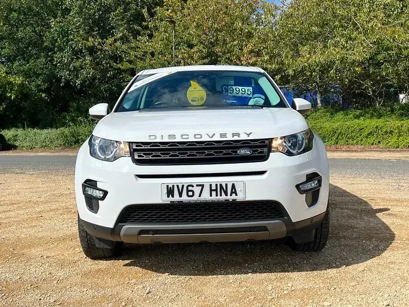 Used Land Rover Discovery Sport SE 180 HP (132 kW) 2017 White SUV