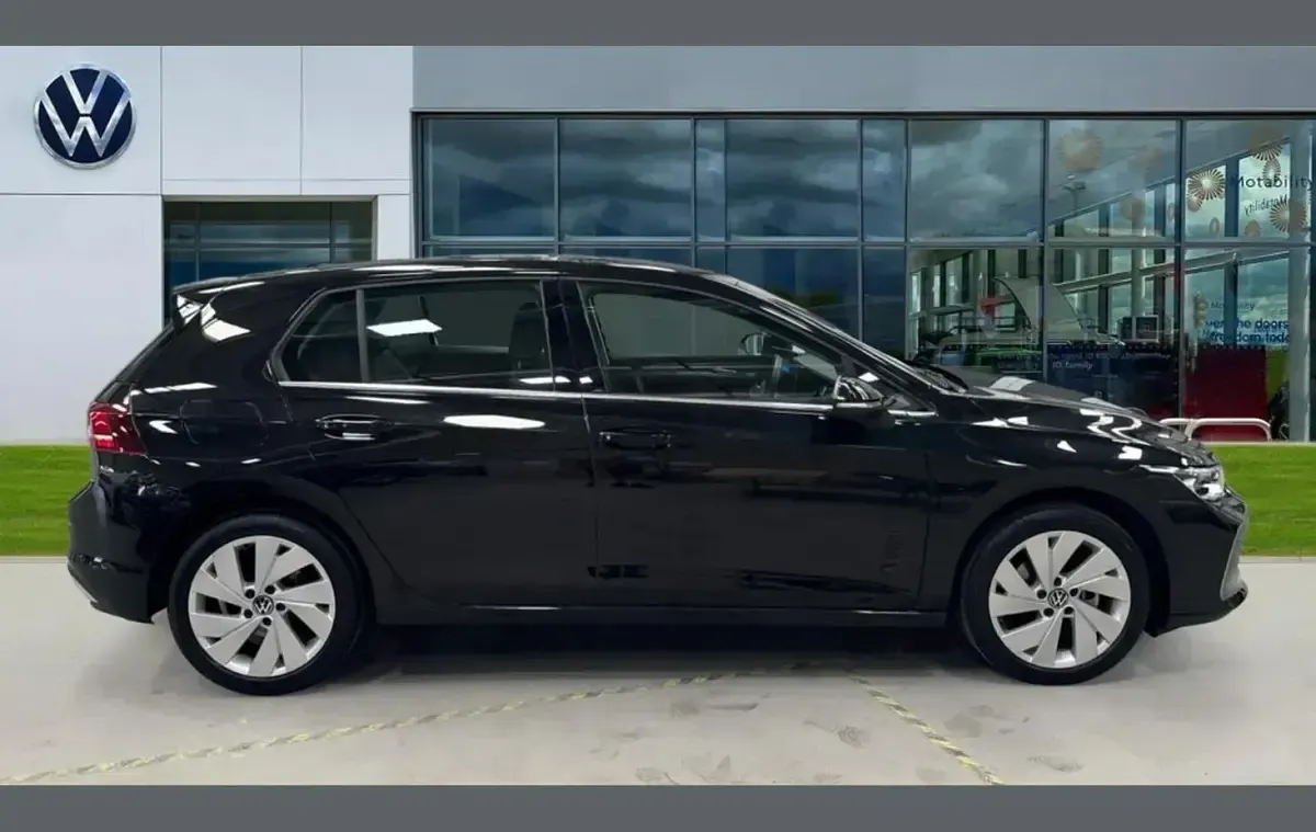 Used VW Golf VIII Style 147 HP (108 kW) 2025 Black Hatchback