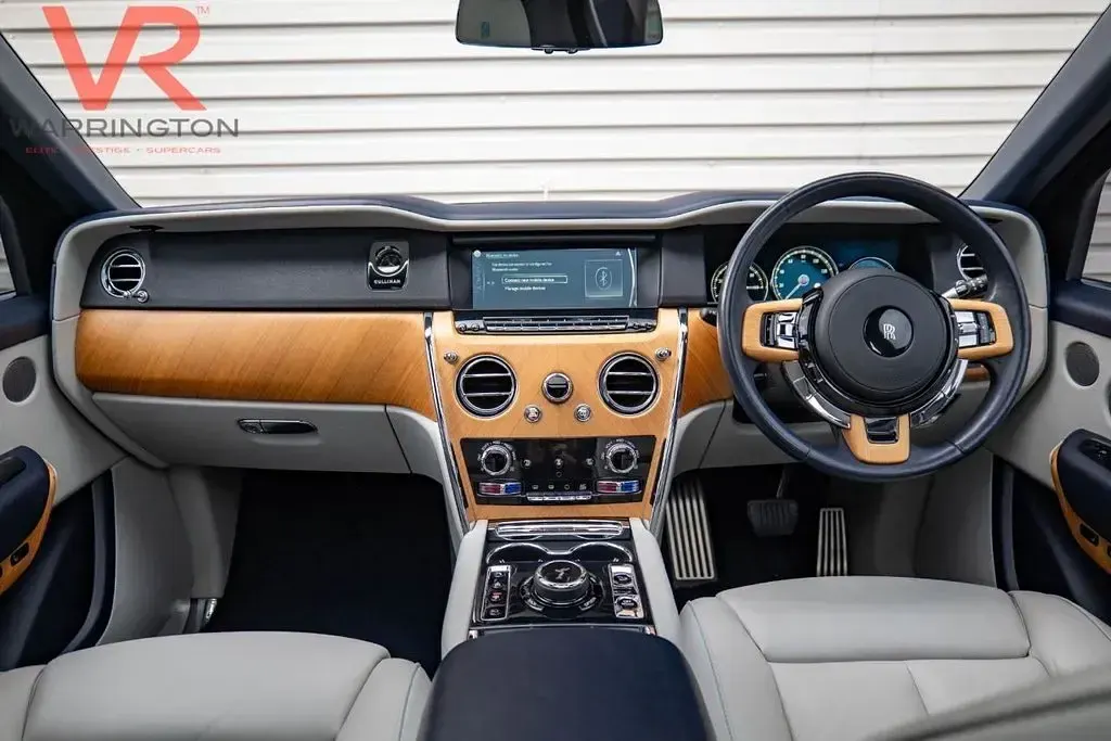 Used Rolls Royce Cullinan 563 HP (414 kW) 2019 Grey SUV