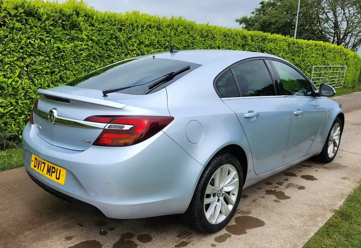 Begagnad Vauxhall Insignia SRi 136 HK (100 kW) 2017 Silver Halvkombi