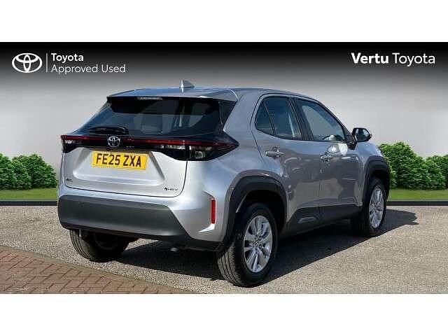 Used Toyota Yaris Cross 113 HP (83 kW) 2025 Silver SUV