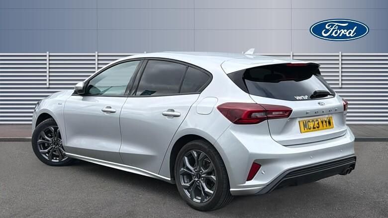 Used Ford Focus ST-Line 155 HP (114 kW) 2023 Silver Hatchback