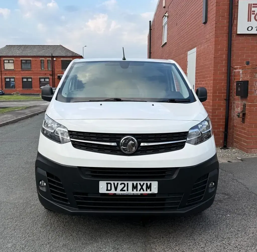 Used Vauxhall Vivaro 100 HP (73 kW) 2021 White MPV