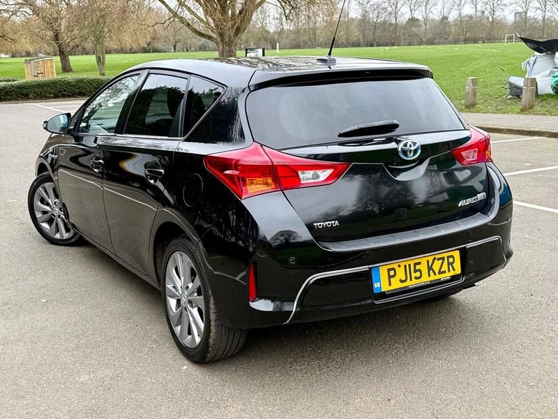Used Toyota Auris Hybrid 136 HP (100 kW) 2015 Black Hatchback