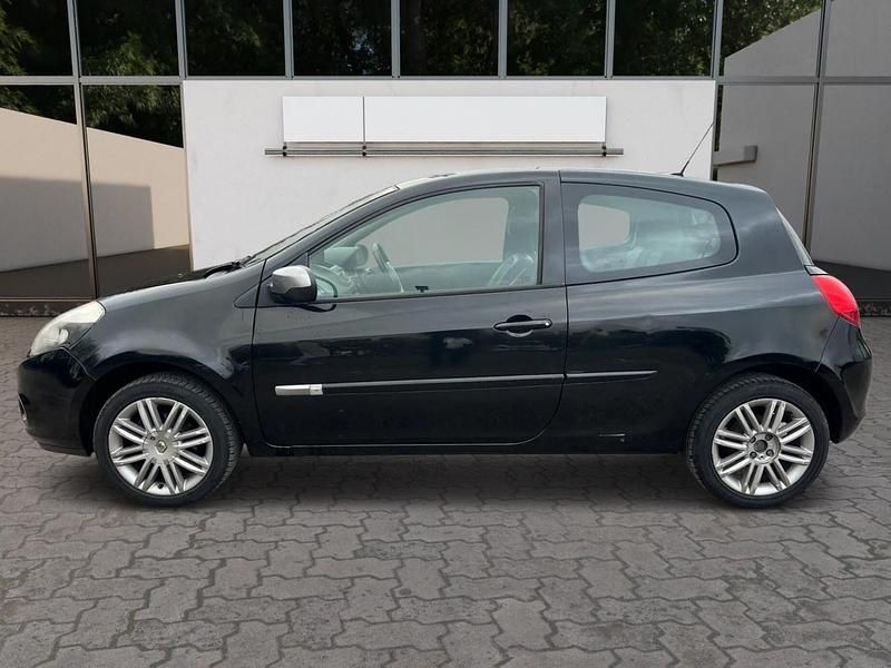 Used Renault Clio IV Dynamique 75 HP (55 kW) 2012 Black Hatchback