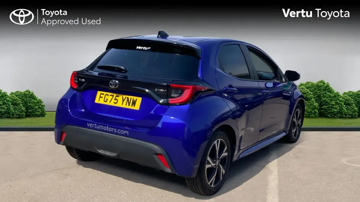 Used Toyota Yaris Design 116 HP (85 kW) 2025 Juniper blue (metallic paint) Hatchback