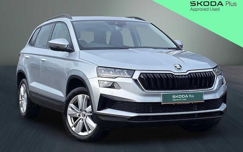 Brilliant silver metallic Used 2024 Skoda Karoq SE Drive SUV | £22,127 (Fair price) - Image 1/4