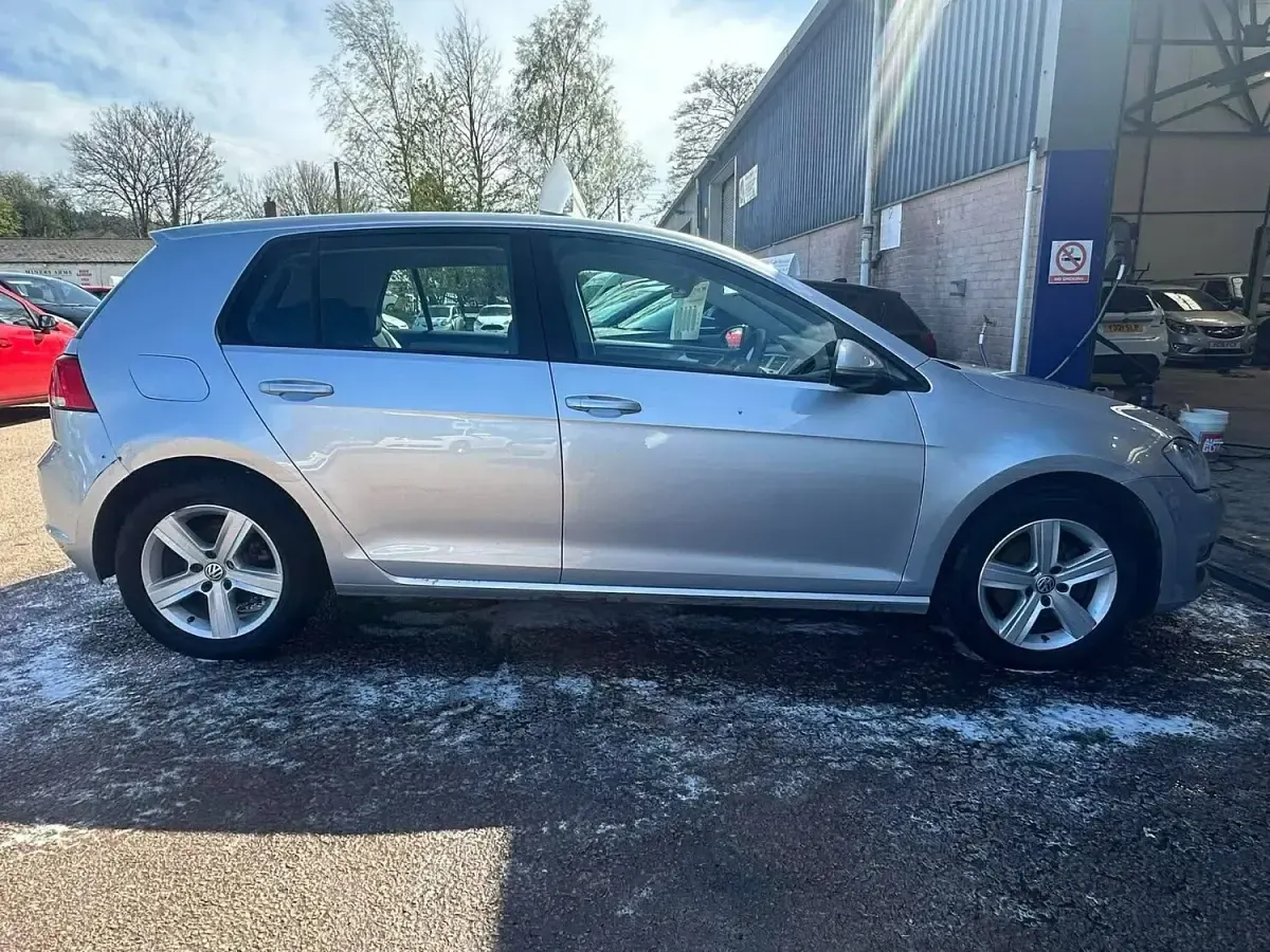 Used VW Golf VII Match 120 HP (88 kW) 2015 Silver Hatchback