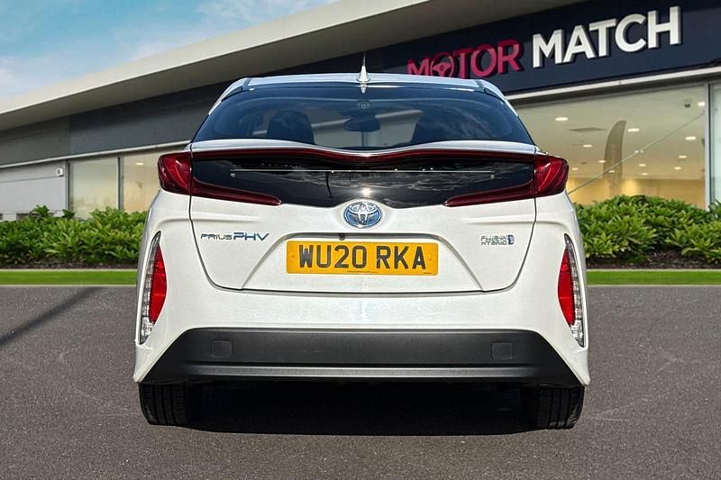 Used Toyota Prius Business Edition 122 HP (89 kW) 2020 White Hatchback
