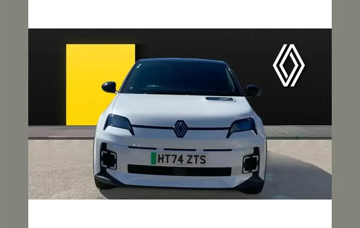 Usado Renault R5 Komfort 110 kW (150 HP) 2024 Other Citadino