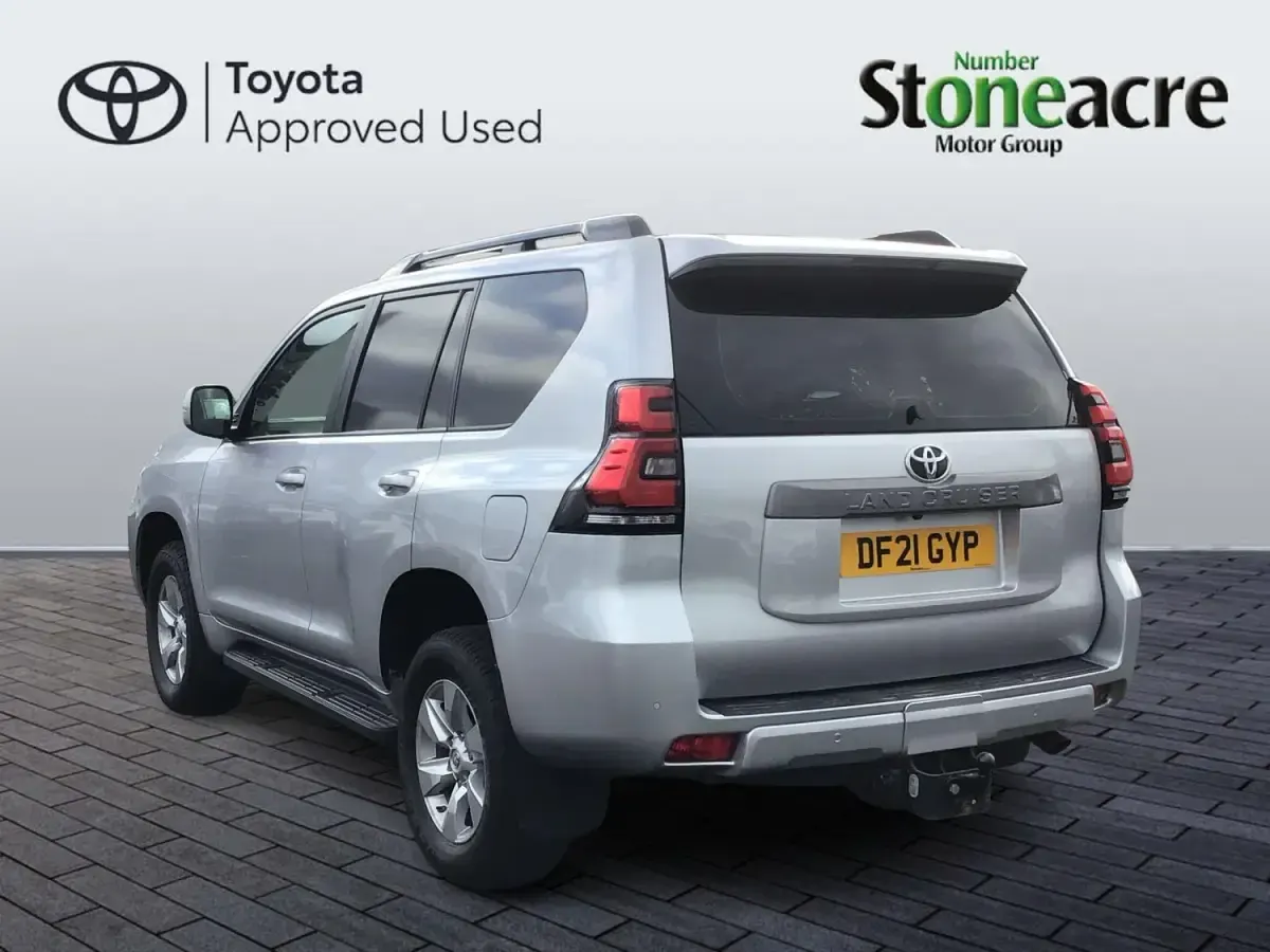 Usado Toyota Land Cruiser Active 204 CV (150 kW) 2021 Plateado Van