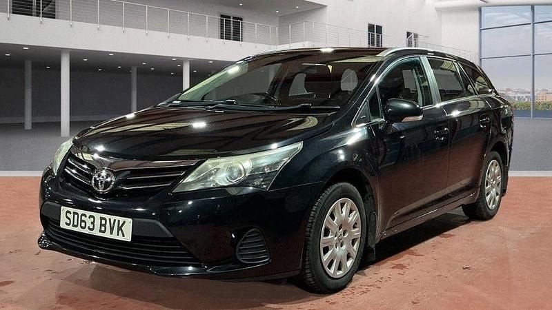 Used Toyota Avensis Active 126 HP (92 kW) 2013 Black Estate