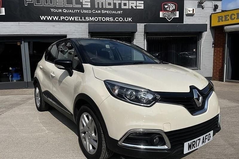 Cream/black Used 2017 Renault Captur Dynamique SUV | £5,495 (Fair price) - Image 1/1