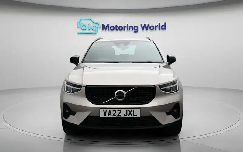 Used Volvo XC40 Plus 211 HP (155 kW) 2022 Gold SUV