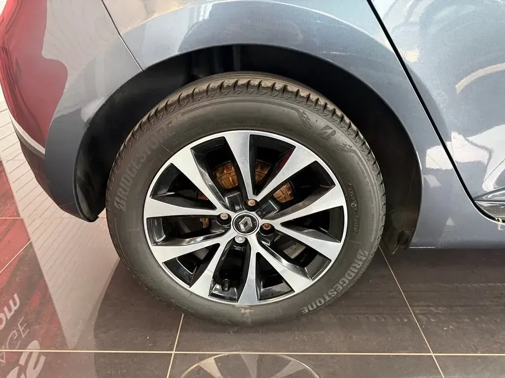 Używany Renault Clio V Iconic 100 KM (73 kW) 2020 Szary Hatchback